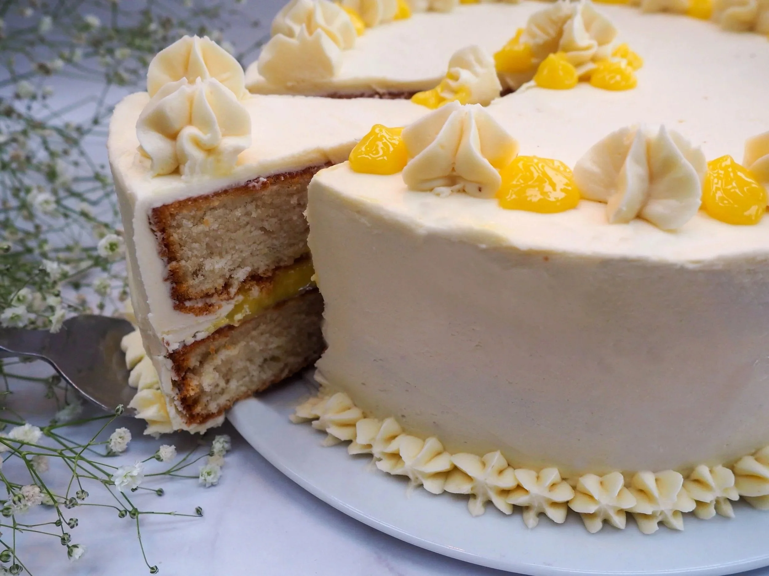 Lemon curd vanilla cake — Oh Happy Bake