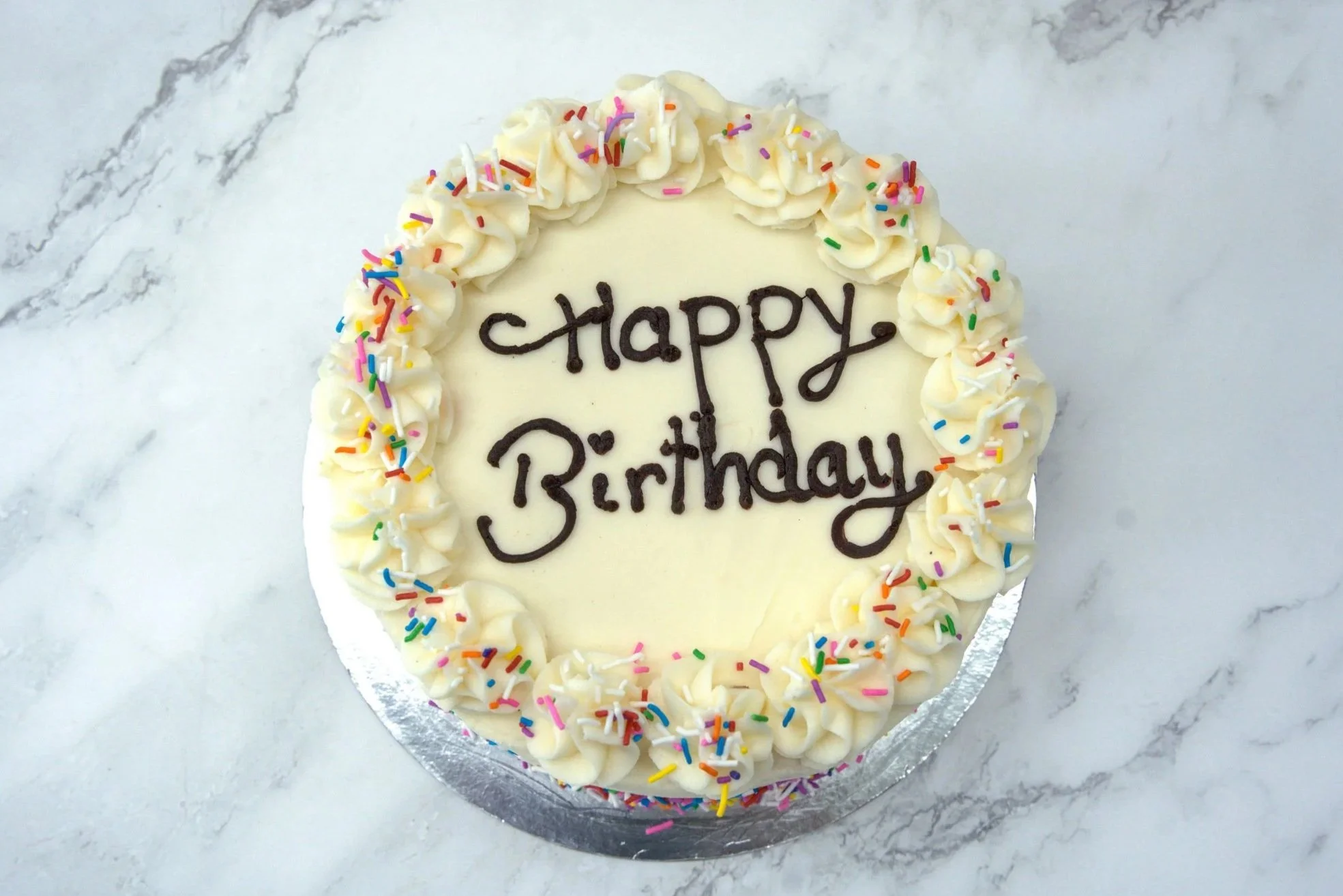 Vanilla birthday cake with icing