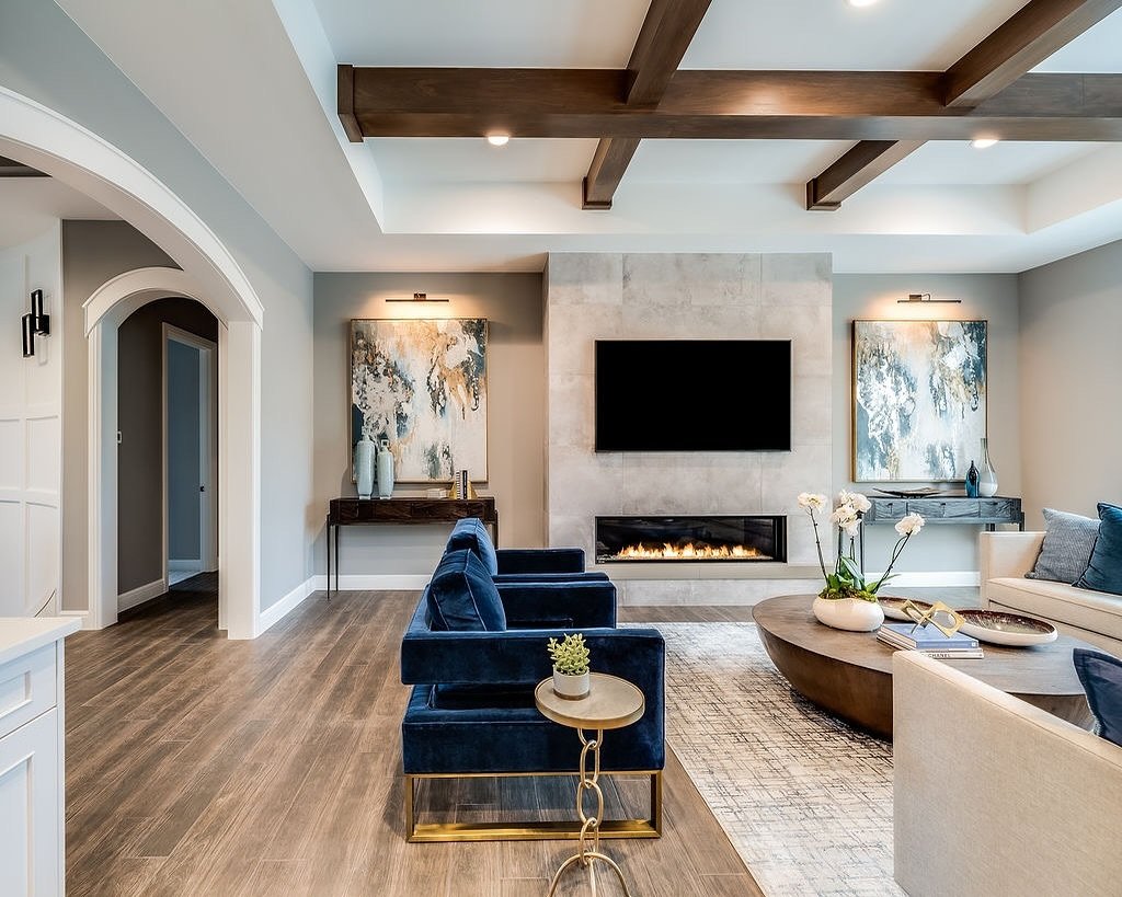 Seeing double has never looked so good! 💙💙💙 Our latest project, #projectmodernranch, showcases the beauty of symmetry and meticulous design. From blueprint to fully furnished home, this new build journey has been nothing short of extraordinary. Ea