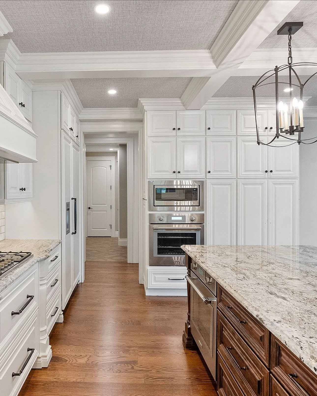 Every detail matters. A custom home is built from countless thoughtful details and those details make a house a home. Loving all these special moments from our new construction project! Which one is your favorite?

#custombuild #homedetails #interior