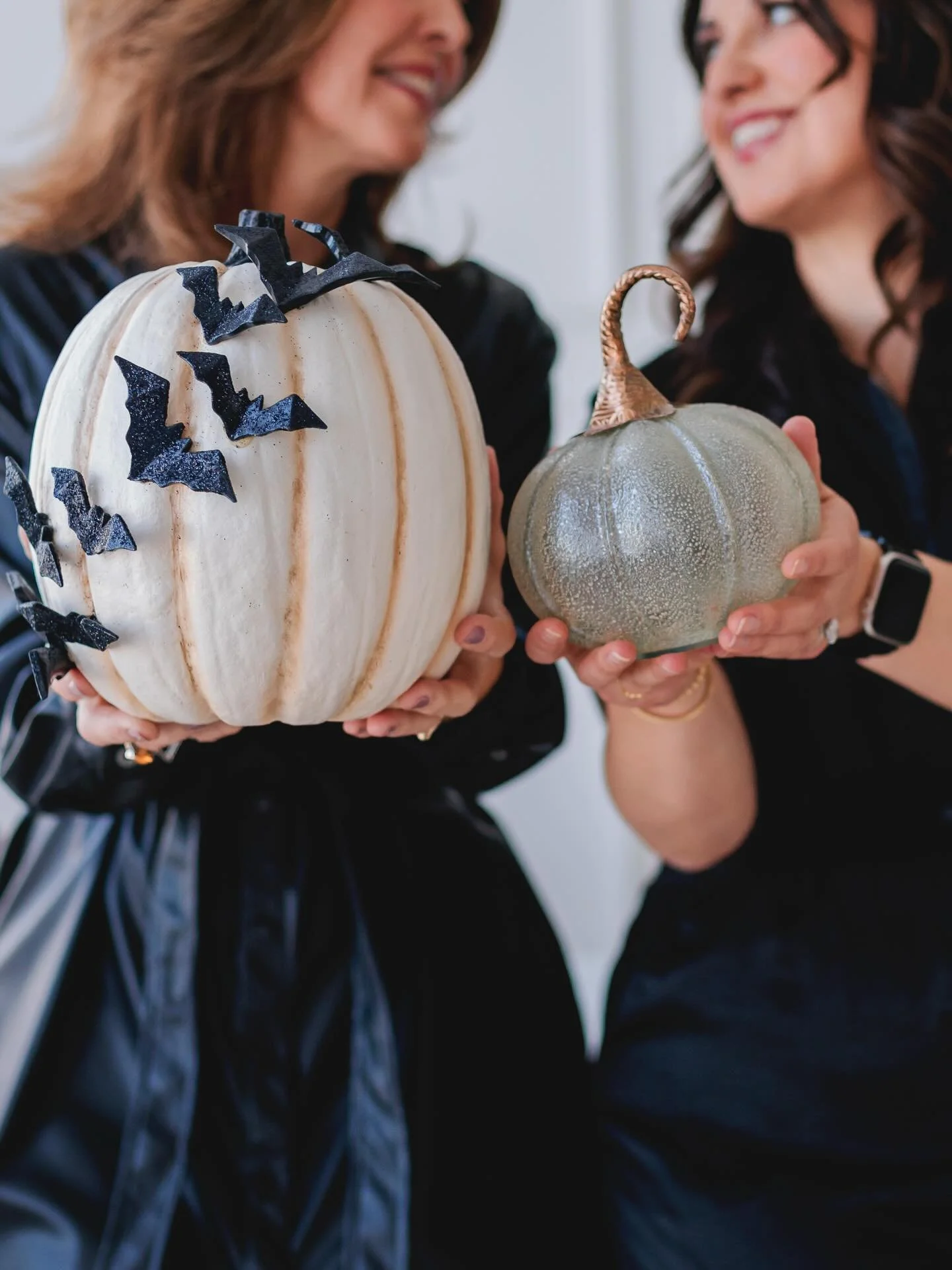 Happy Halloween 🎃 👻💀🦇 from Stacy Moore Designs.

📸 @elliefrancesphotography