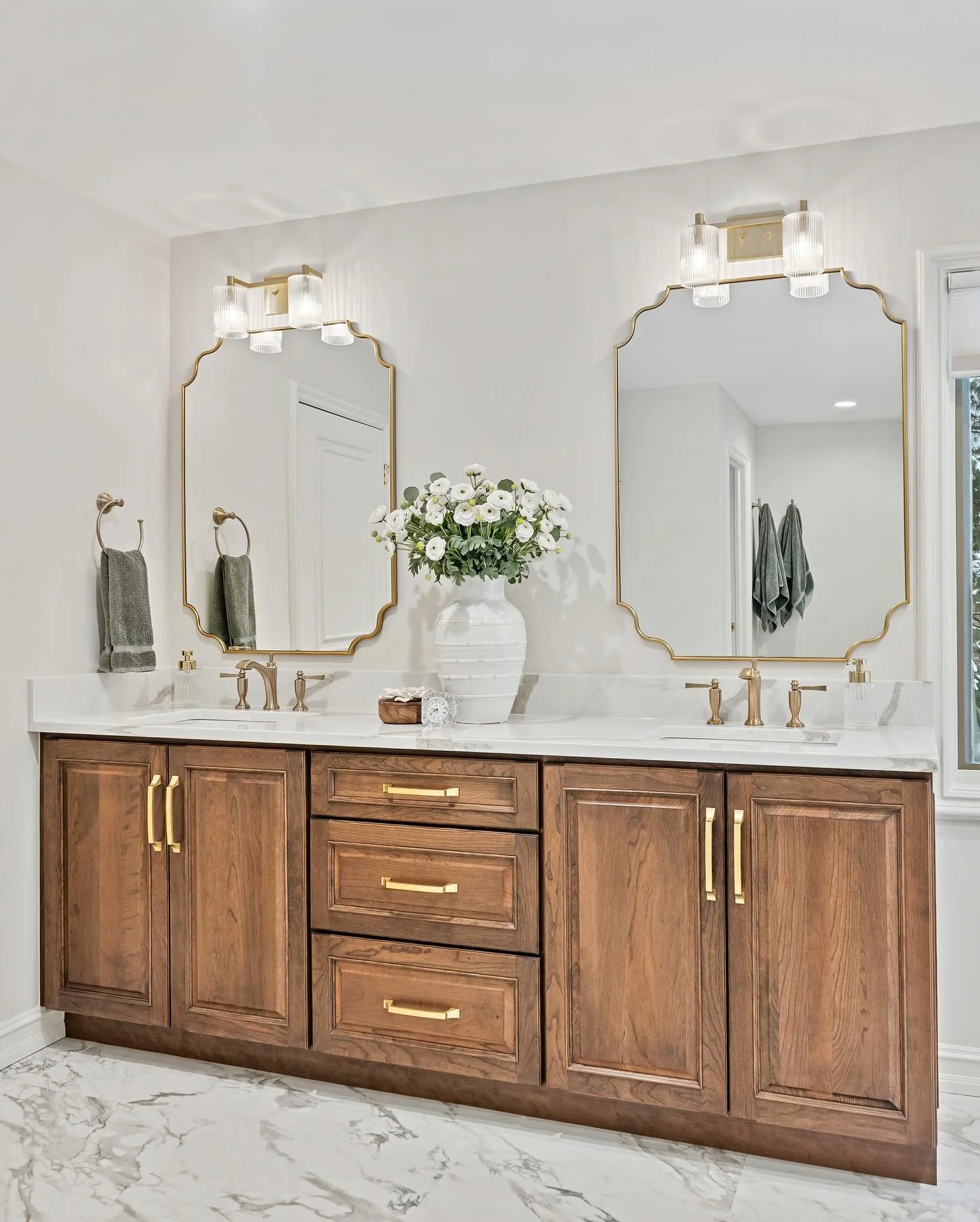 Swipe to see where this Primary Bath started. The best part of every project&hellip; the transformation.

📸 @arphotographydetroit 

#BeforeAndAfter #BathroomRemodel #PrimaryBath #InteriorDesignMichigan #LuxuryInteriors HomeTransformation StacyMooreD