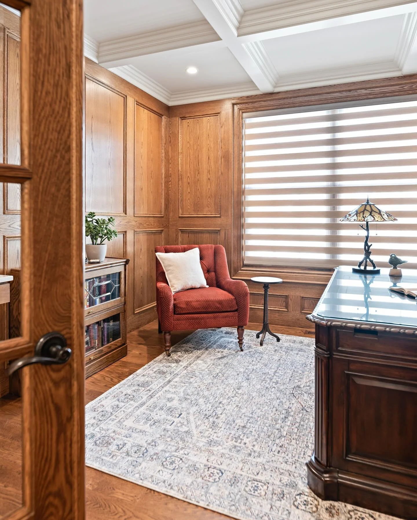 Some spaces feel exactly the way you imagined them. This office is one of them.

A modern take on tradition, stained millwork, a coffered ceiling, and a soft off white ceiling keep the room light and approachable instead of heavy or stuffy. Every det