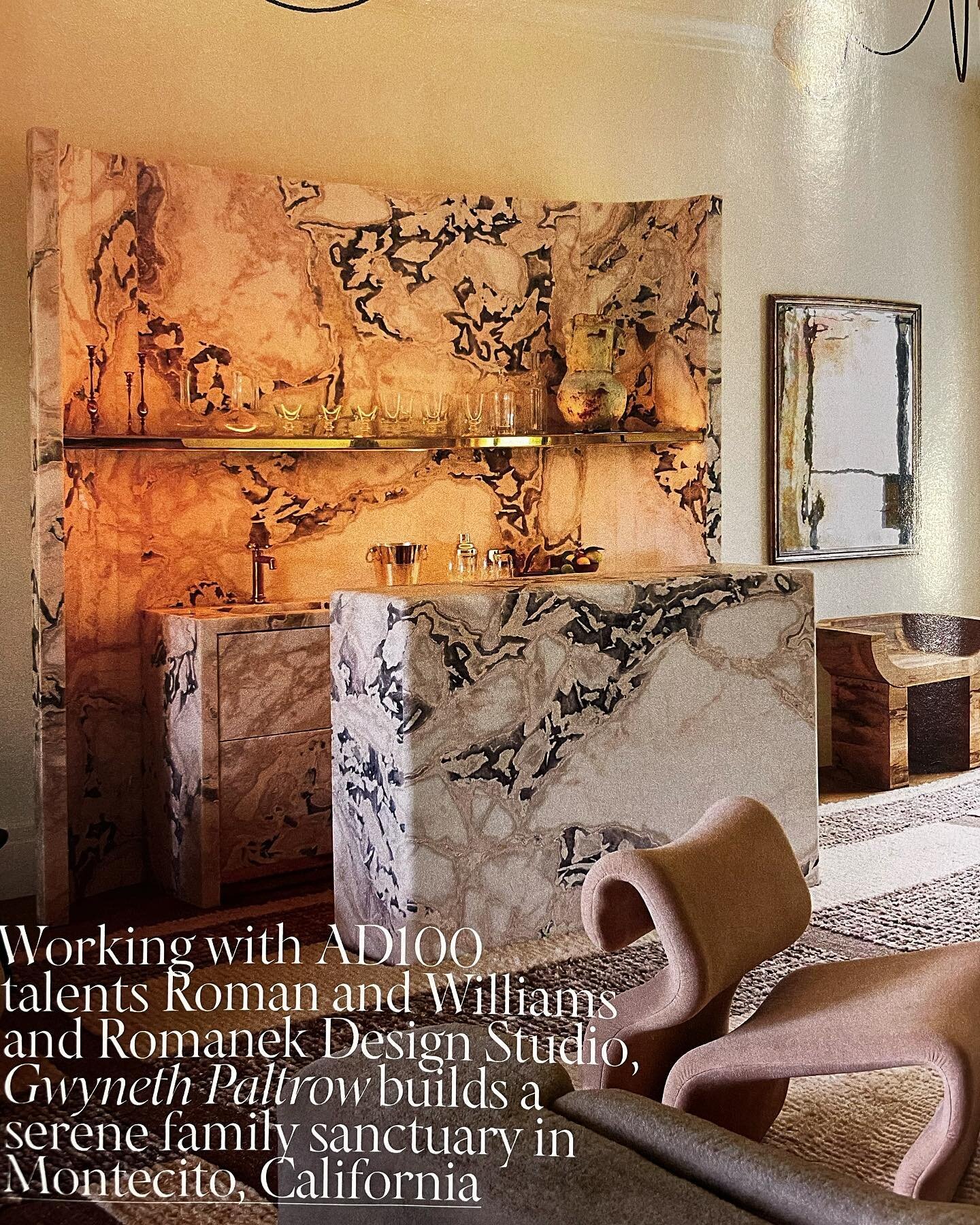 This is a fun one! Here we have Gwenyth&rsquo;s freestanding onyx wet bar at her home in Montecito. I&rsquo;m a fan! Although I might rethink plopping it directly on the living room rug&hellip; then again the rug does protect the hardwoods so 🤷🏻&zw