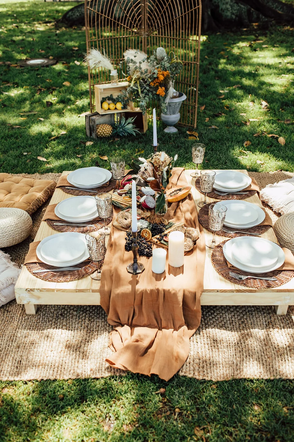 Luxe low-table picnic