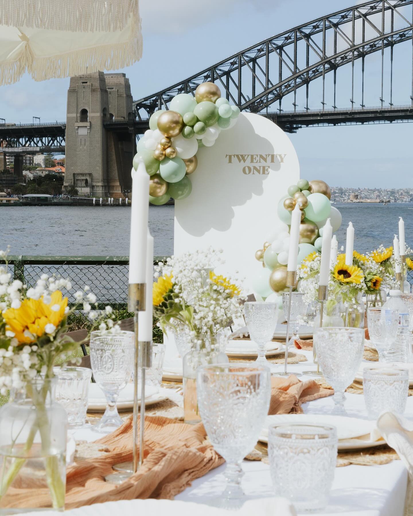 Jorja&rsquo;s 21st birthday was a show stopper! 

Photography @hillseventssydney 
Flowers @ivylanefloral 
Backdrop @inflatedcreated 

#21st #21stbirthday #picnic #picnicparty #sydney #sydneyharbour