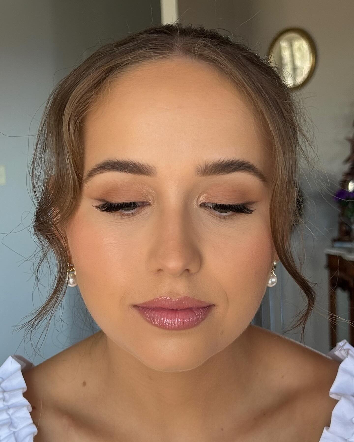 A little bridesmaids inspo for your festive Friday 🎉 

How stunning does @lauraa.moody look 🥰

.
.
.
.
#brisbanebrides #brisbaneweddings #brisbanemua #brisbanemakeupartist #goldcoastbrides #goldcoastweddings #goldcoastmua #goldcoastmakeupartist #su