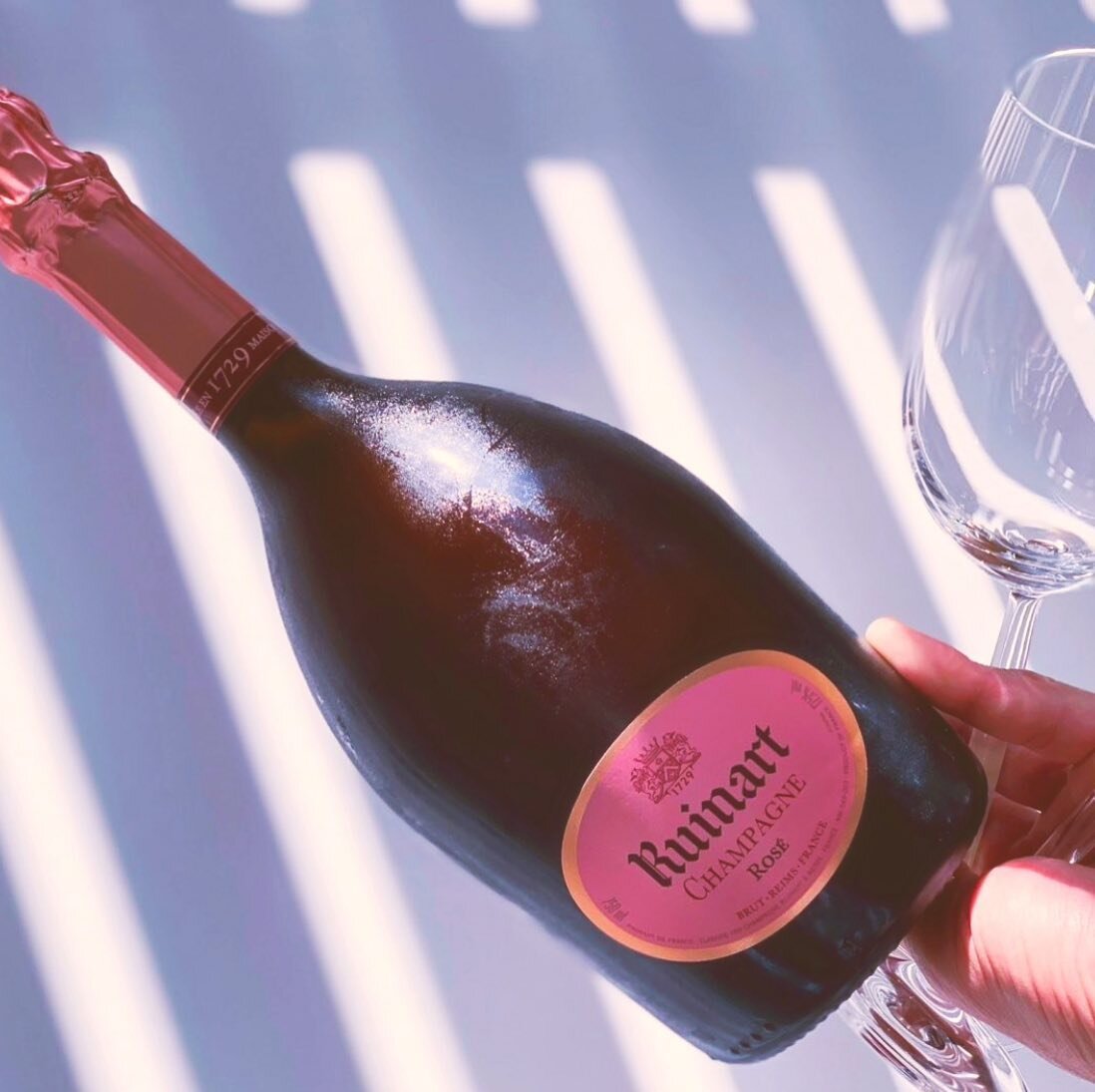 W I N E 🥂 W E D N E S D A Y | | What&rsquo;s in your glass? @ruinart 

Three Fun Facts About Ruinart:

📌 Nicolas Ruinart created the very first wine house in #Champagne devoted to the production of sparkling wine in 1729. 

📌 In 1768, Claude Ruina
