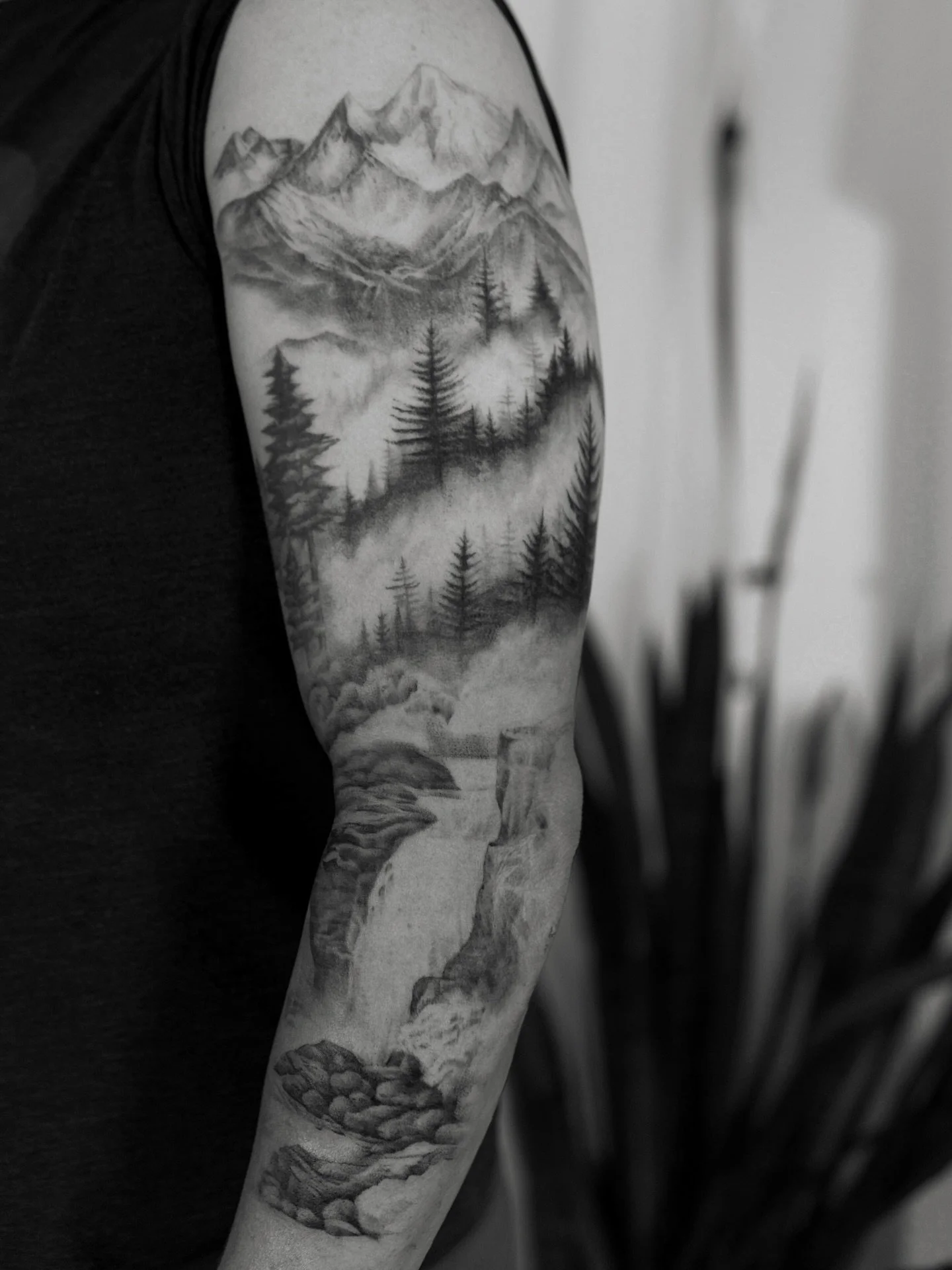 Newest addition to Jon’s forest sleeve. 🏔️
Healed work on upper arm
#mountaintattoo #inked #newtattoo #tattooideas #seattletattoos #seattleartists #seattletattooartist