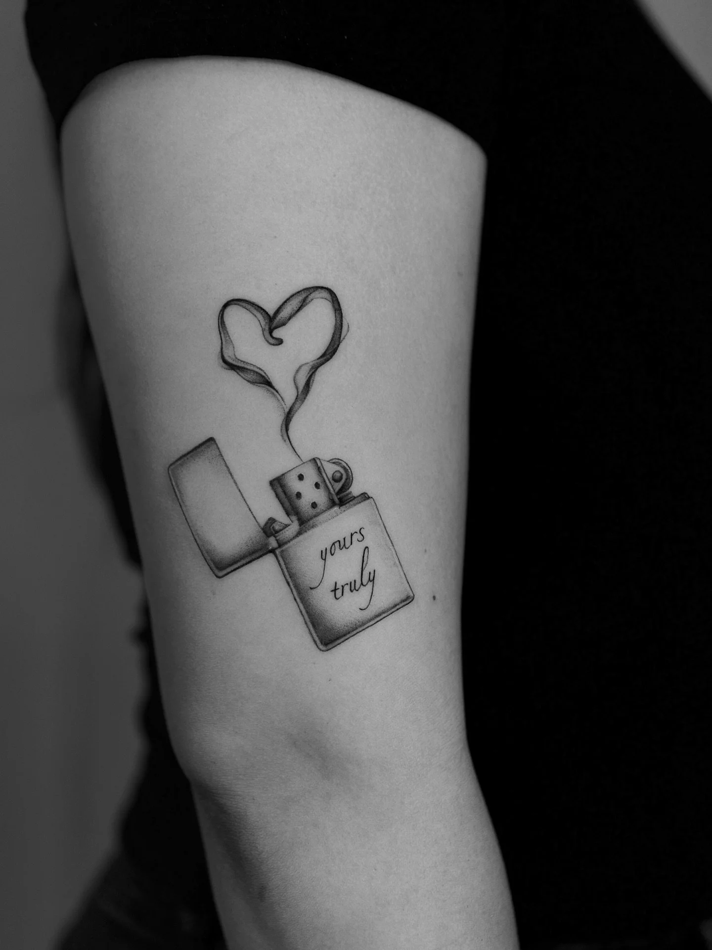 Yours Truly ❤️
Big thank you to Tina for picking this up from a previous flash post.
Booking Available through link in bio!
#lightertattoo #zippotattoo #newtattoo #seattletattoos #seattletattoo #finelinetattoo