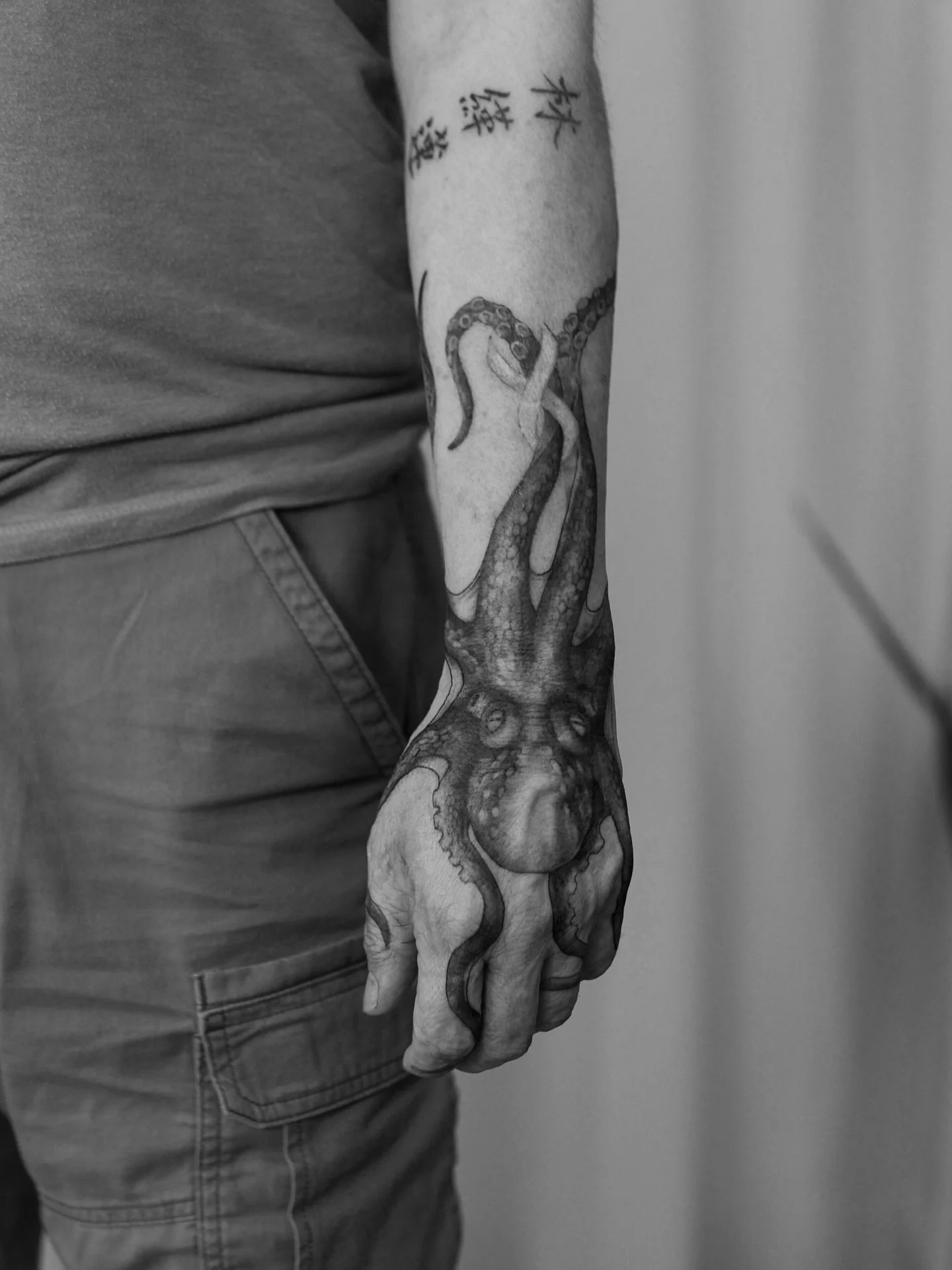 From Hawaii, With Love
A high honor to be able to commemorate G’s late wife Kel with this piece. As she was a master scuba diver, they shared many memories of the ocean and octopi were seen as friends.
At the request of the client, we imple