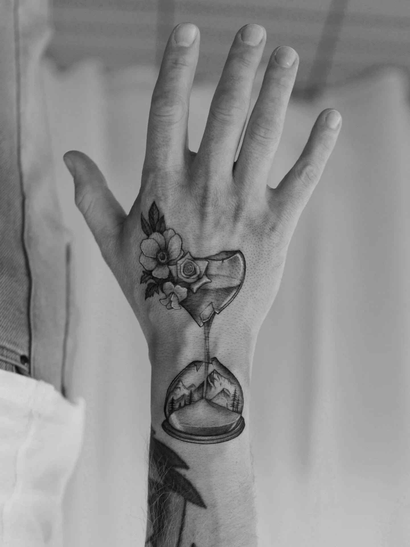 Like Sands Through the Hourglass
What a special moment being able to tattoo this project. Kristoffer is actually from Copenhagen and got this while he was visiting friends in WA.
The flowers representing his wife and two daughters, while the brok