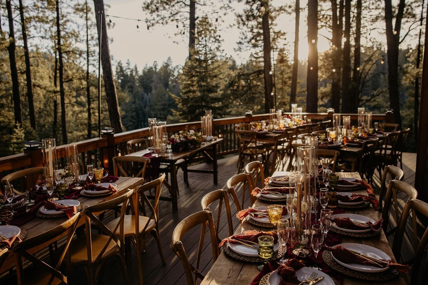 Cheers to amazing couples, weddings, and pretty tablescapes.✨

Photography: @taylorhassebroekphoto
Florals: @mariposaflorals
Hair&nbsp;+ Makeup: @reitz_weddingmakeup
Planning + Design: @mountainarrowevents
Catering + Chair Rentals: @farmtofingersgraz