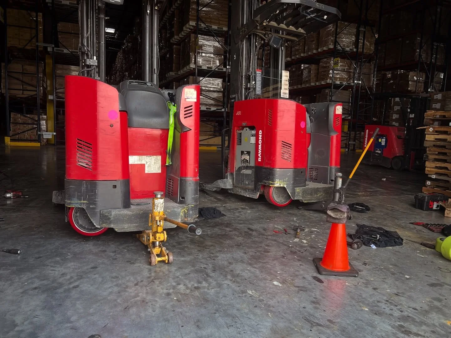 We’re ready when you are — time to put some real traction under that workload. ⚙️💪🏼
#heavymachinery #houstonconstruction #warehouselife #bluecollar #businessowners #entrepreneurlife