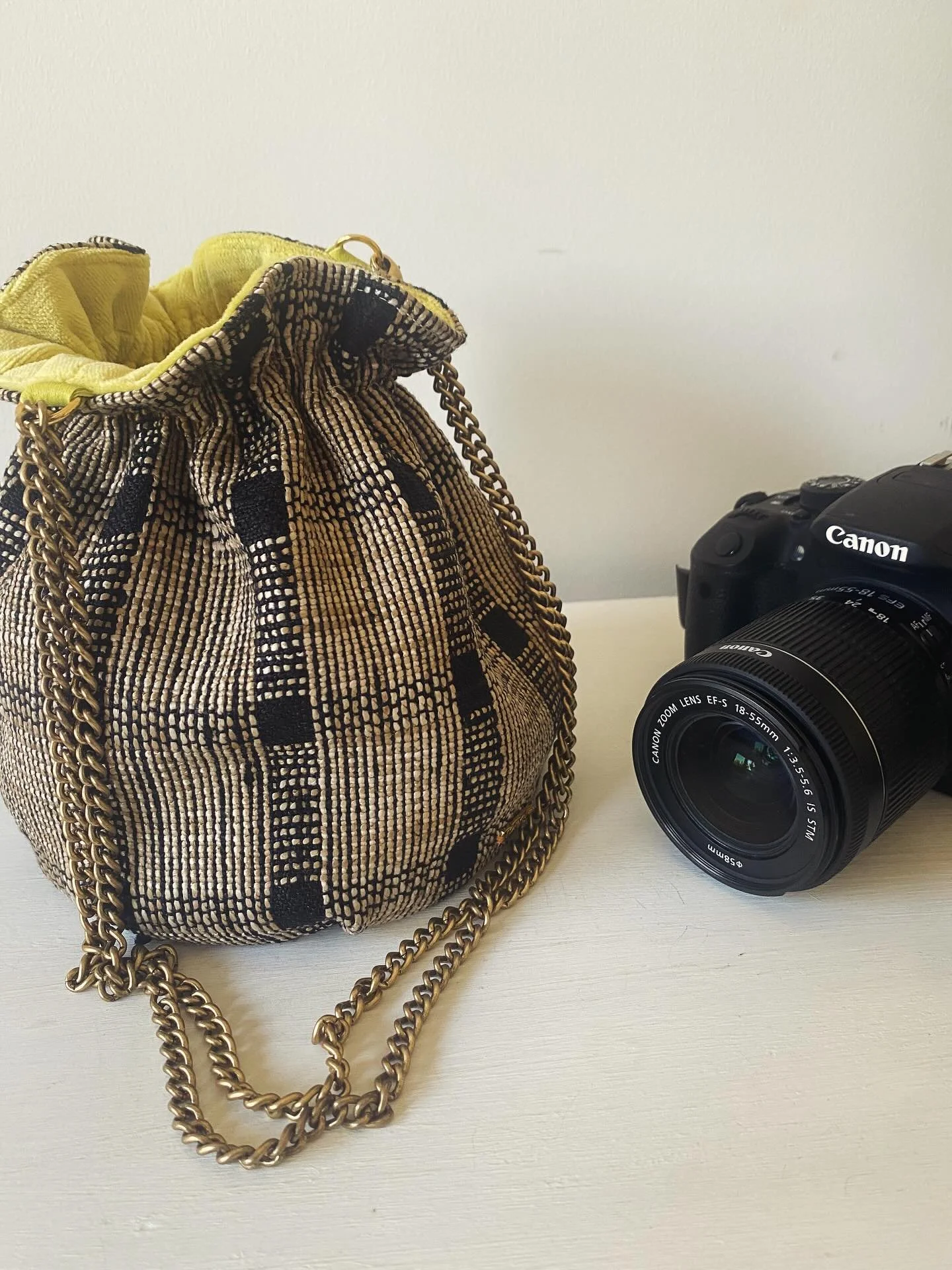 Meet Wren - textured taupe and black windowpane weave on one side, and your choice of trendy chartreuse or classic black velvet on the other. A perfect mix of modern and timeless. 🤎