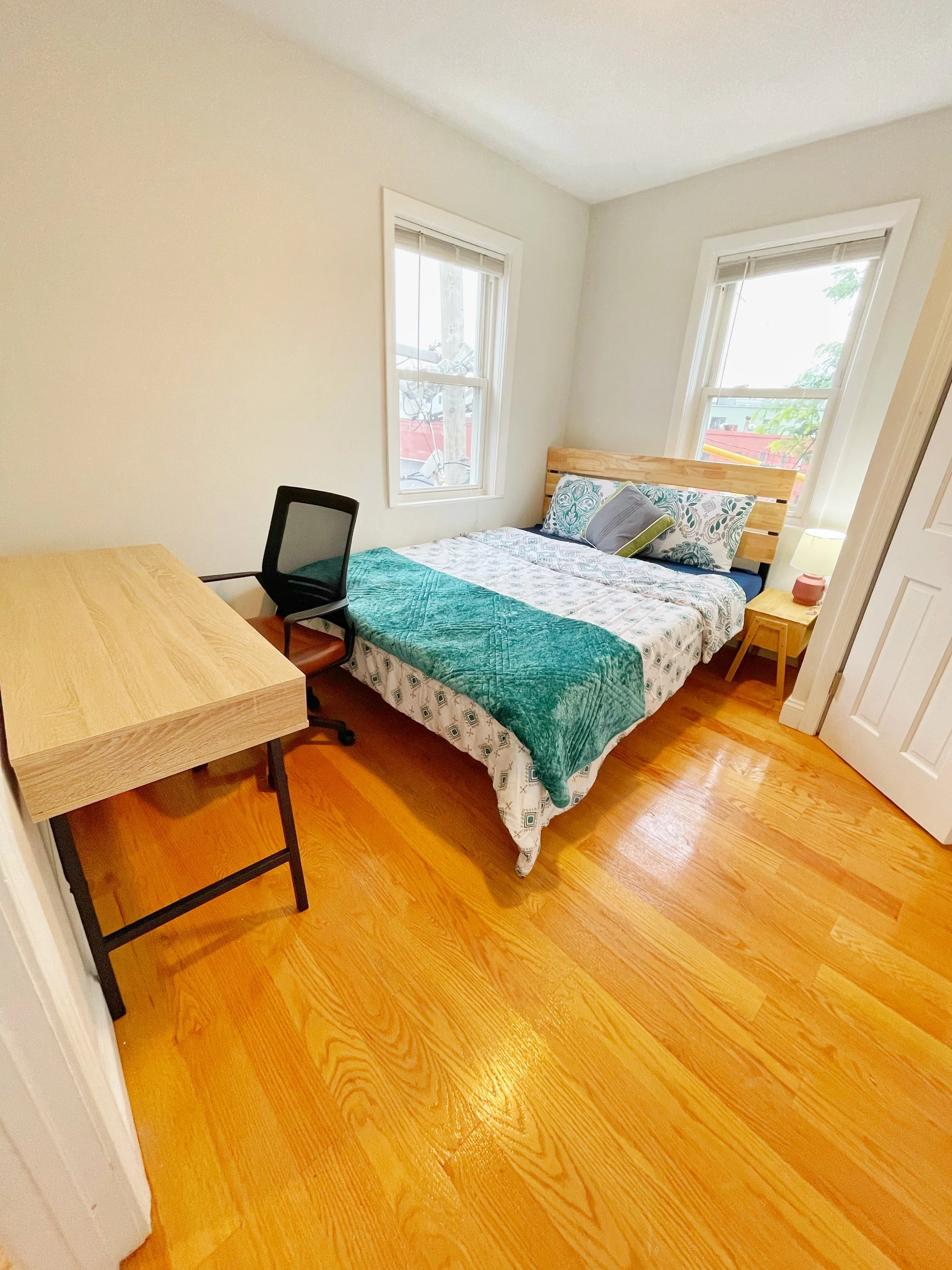 All utilities included units with flexible lease duration — LA Empire