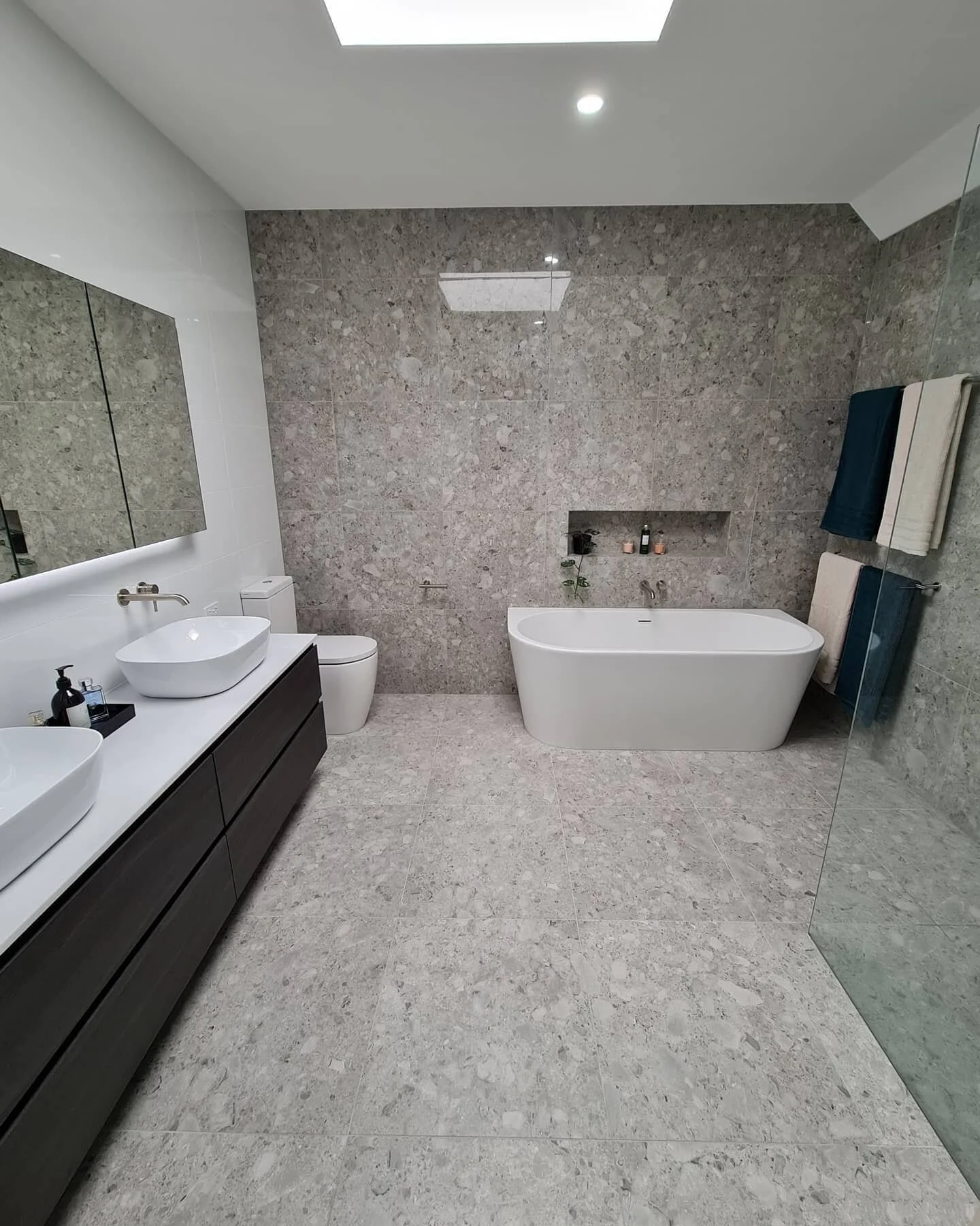Spacious &amp; luxurious! #pioneeringbathroomdesigns #beforeandafter #tiledesign #luxury #living #spaces #melbournebuilder #architecture #homestyle #apartment #bathroomrenovation #australia #property #newcollection #christmas #experience #model #buil
