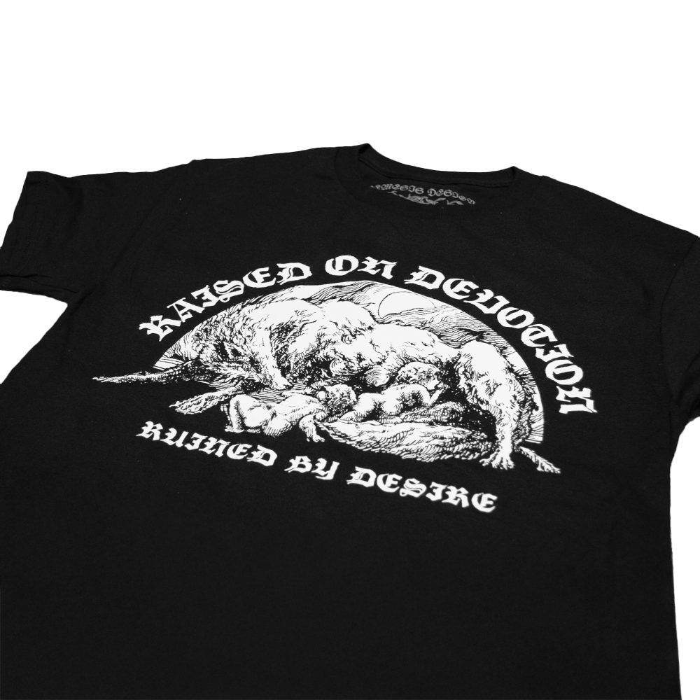 DESIRE_TEE_BLACK_DETAIL_01.png