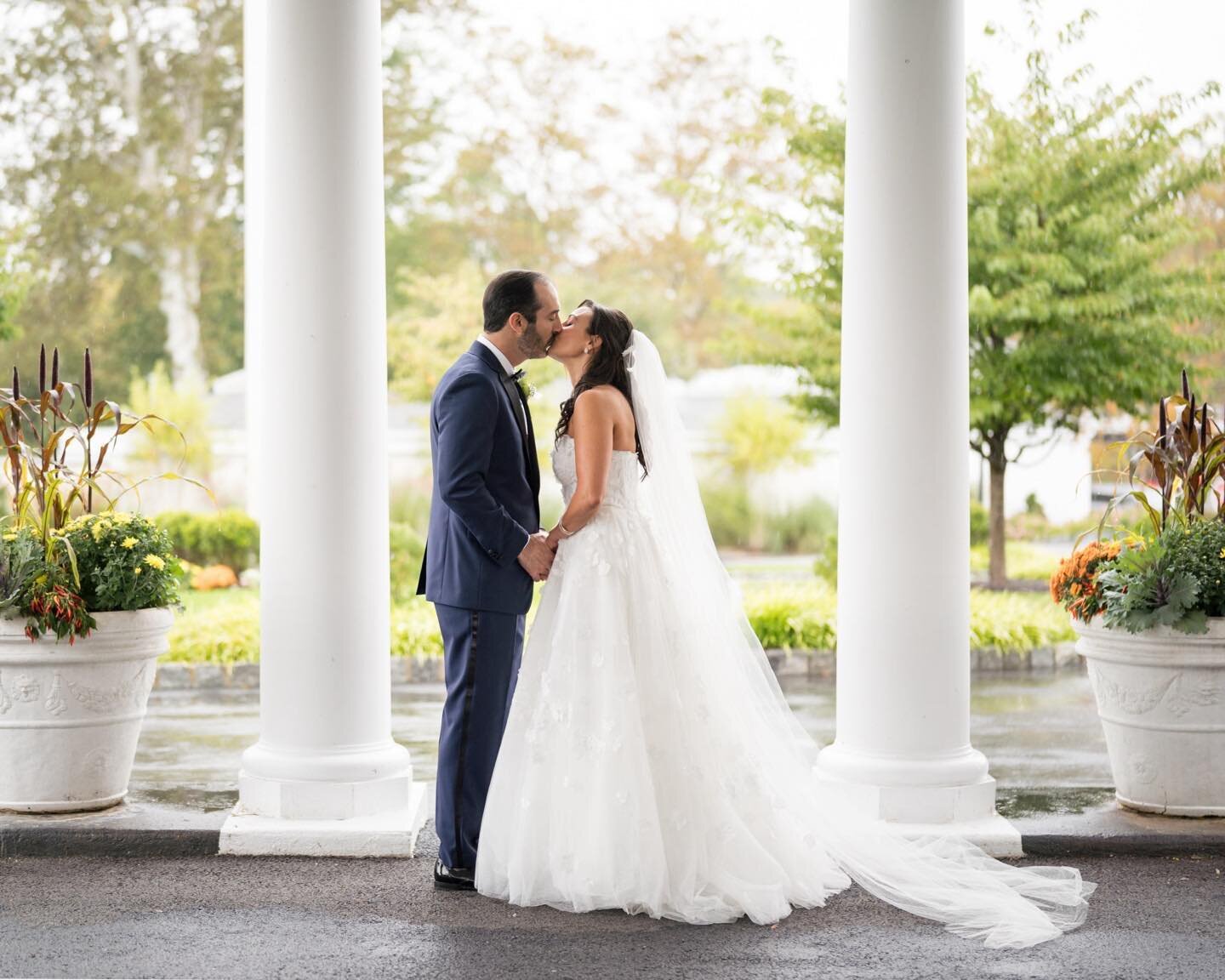 #weddingphotography #weddingportraits #weddingmoments #brideandgroom #ido #weddinginspiration #nyweddingphotography #nyweddingphotographer #justmarried #nywedding #siwanoycountryclub #siwanoycc #siwanoycountryclubwedding