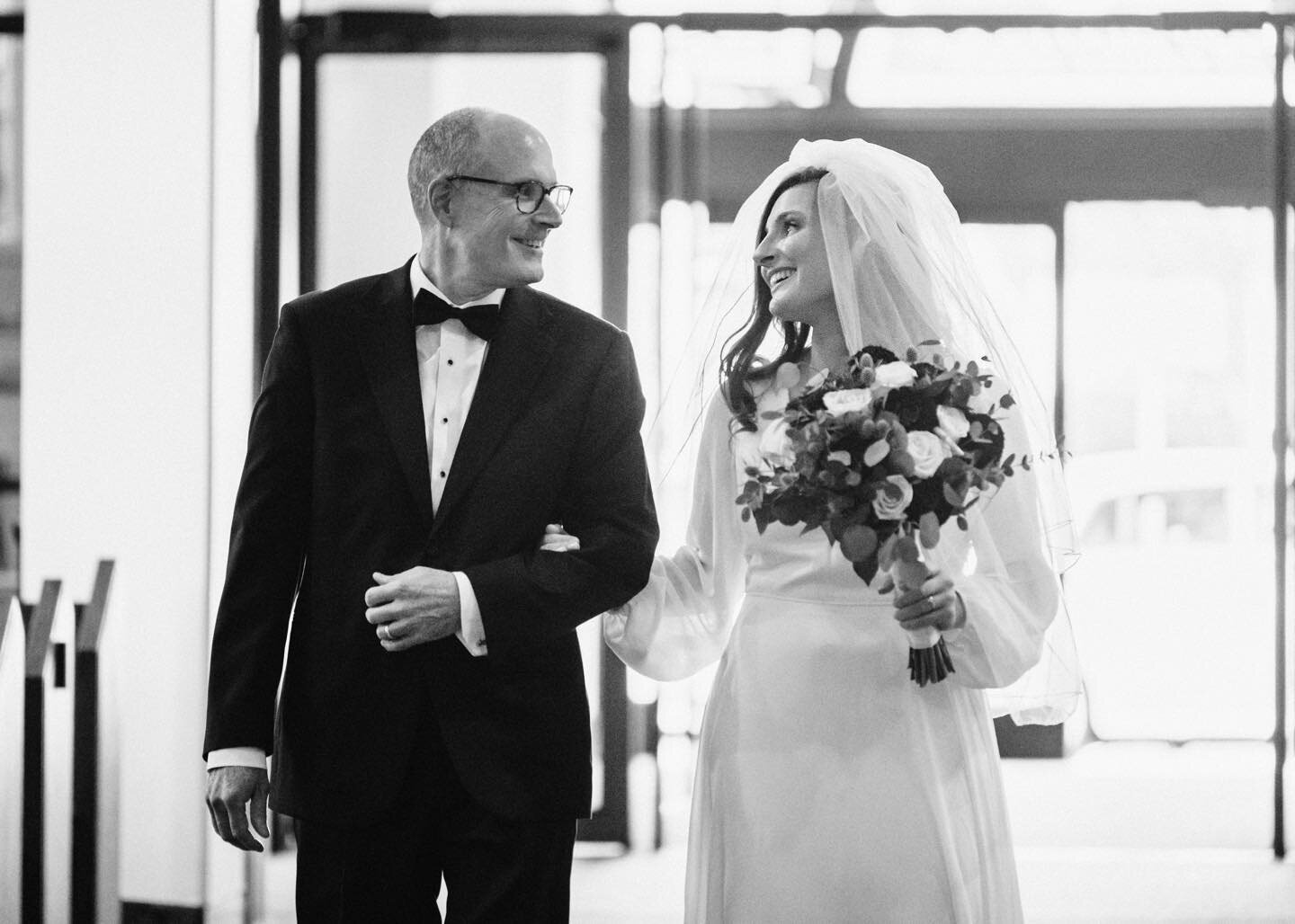 Walking up the aisle with dad.

#brideanddad #brideandfather #fatherofthebride #weddingmoments #weddingphotojournalism #weddingphotography #ctweddingphotography #ctweddingphotographer #weddingdress #weddingveil #weddingbouquet #woodwaycountryclubwedd