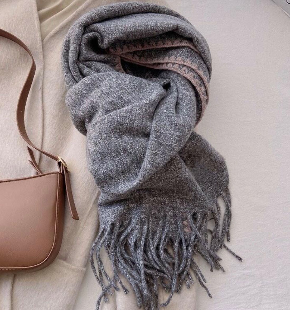 Wrap up warm this weekend 🧣❄️ 
See all our cosy scarves for the season in the latest lookbook 👉🏻 now in your inbox! 

#scarves #scarf #winter #winterscarf #cosy #warmup #winterseason #fashion #accessories #stock #wholesale #allyfabbyagencies