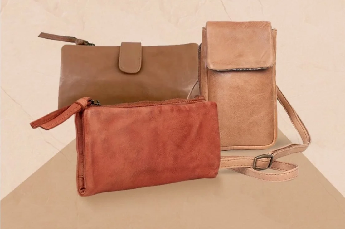 Little leather goodies for Christmas 🤎

Top up your In Leatherz for the holiday season. 

#inleatherz #leatherwallet #leatherbag #giftideas #giftgiving #softleather #leathergoodies #stock #wholesale #allyfabbyagencies