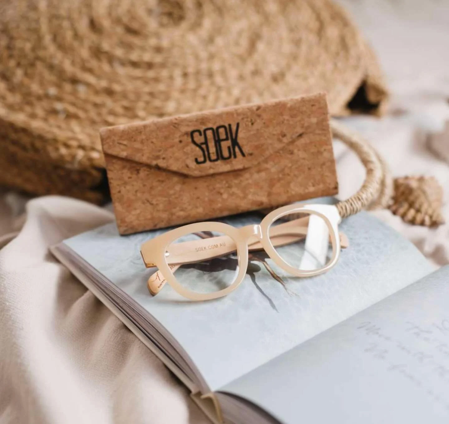 Read all summer long with Soek readers and sun readers 📖🌞

#soek #soekreaders #sustainableeyewear #fashionablereaders #readingglasses #sunreaders #summerholidays #summerreading #stock #wholesale #allyfabbyagencies