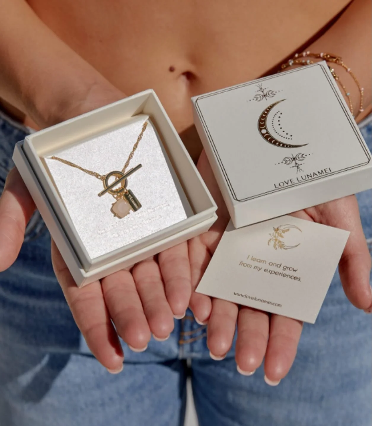 Beautifully gift boxed for the perfect present this Christmas 🤍🎁 

Love Lunamei keepsake jewellery. 

#lovelunamei #lovelunameijewellery #giftboxed #giftideas #keepsakejewellery #18kgoldplatedjewellery #stock #wholesale #allyfabbyagencies