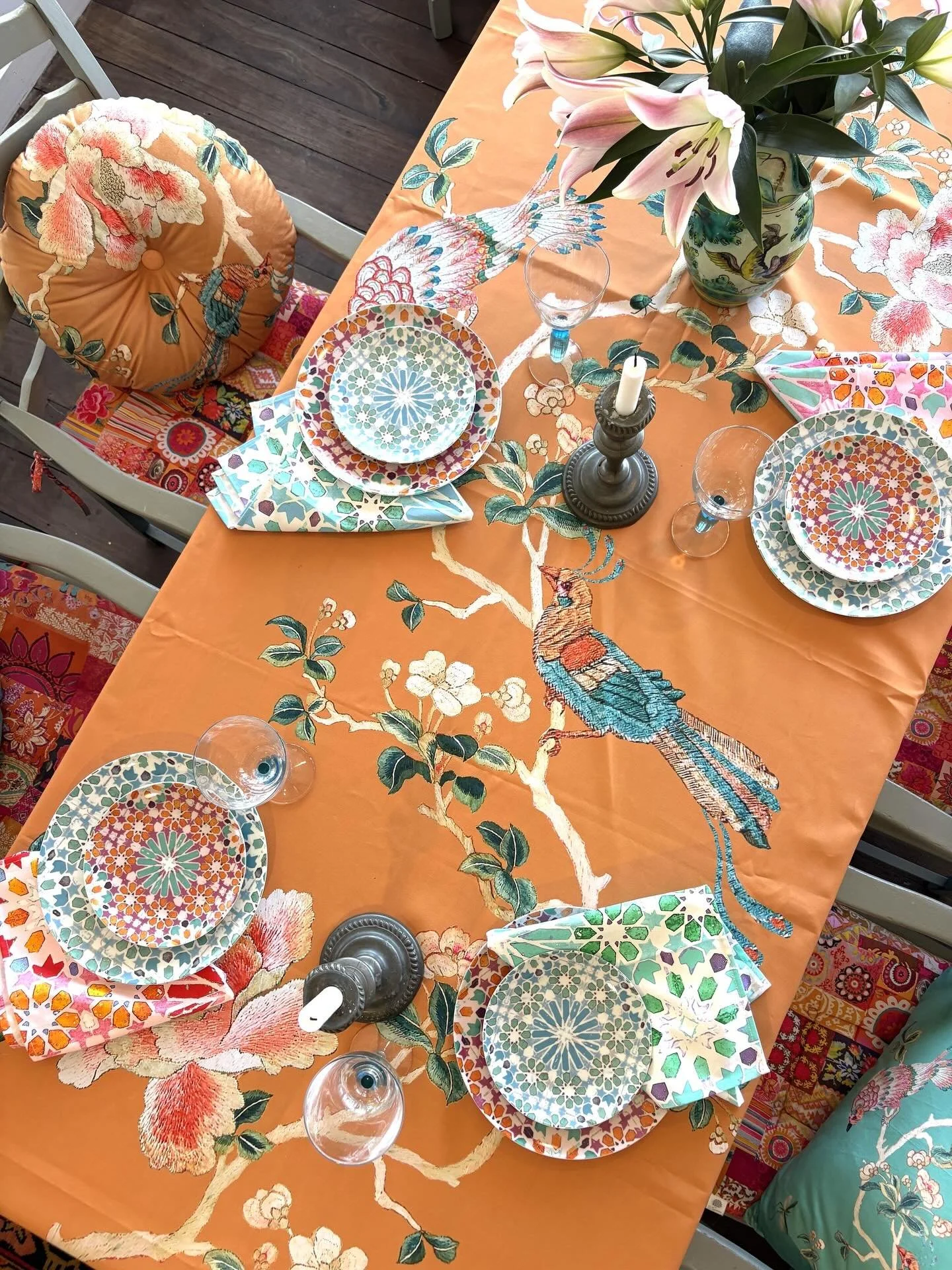 The gorgeous new Chinoiserie print coming soon from Anna Chandler Design 🌿💛🕊️

Available to preorder now in gold and celadon. 

#annachandlerdesign #newprints #comingsoon #wholesale #allyfabbyagencies