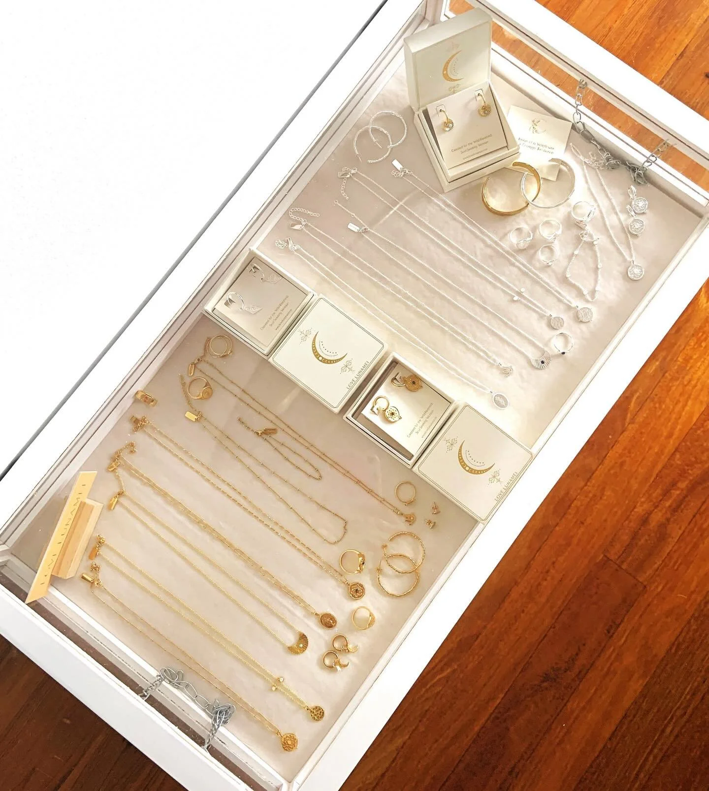 With our new season pieces arriving in March, now is the time to top up your beautiful Love Lunamei display case ✨

#lovelunamei #jewellery #jewellerybox #keepsake #allyfabbyagencies