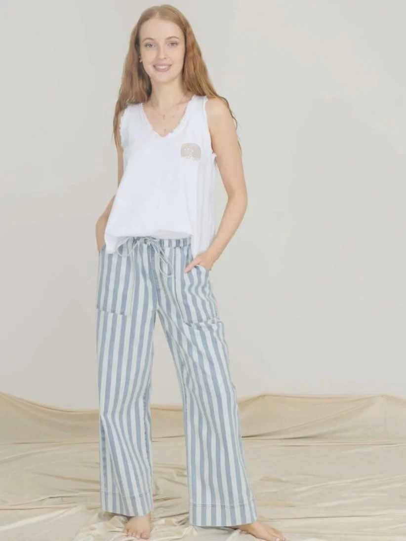 Monday blues sorted with our Rosa Jo Jo denim 💙👖

Shop our best-selling striped light-weight relaxed jean pant while sizes are available.

#rosajojo #jeans #autumnfashion #stock #allyfabbyagencies