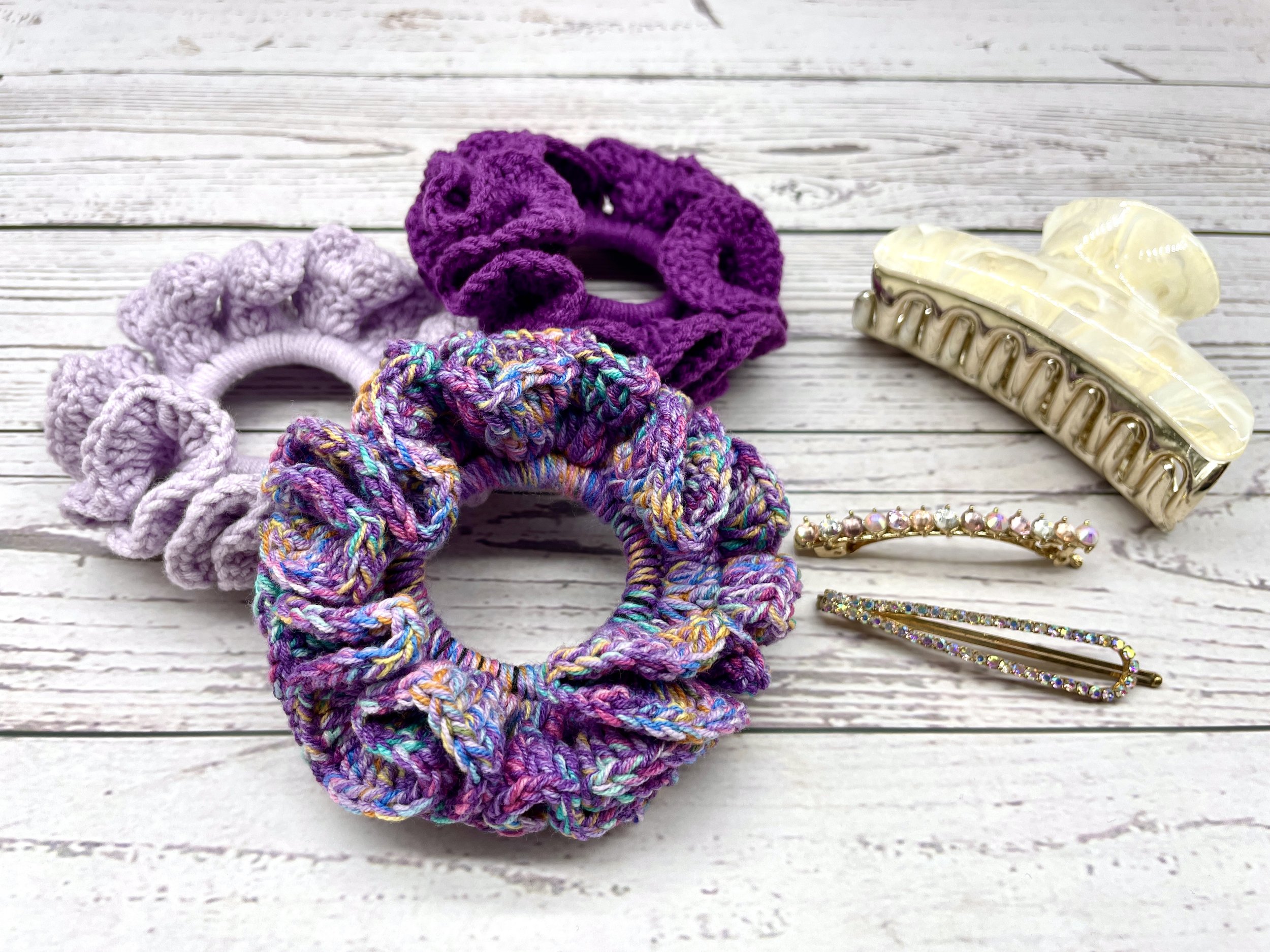 April 17 - Dreamee Crochet - Free Crochet Scrunchie Pattern (2).JPG