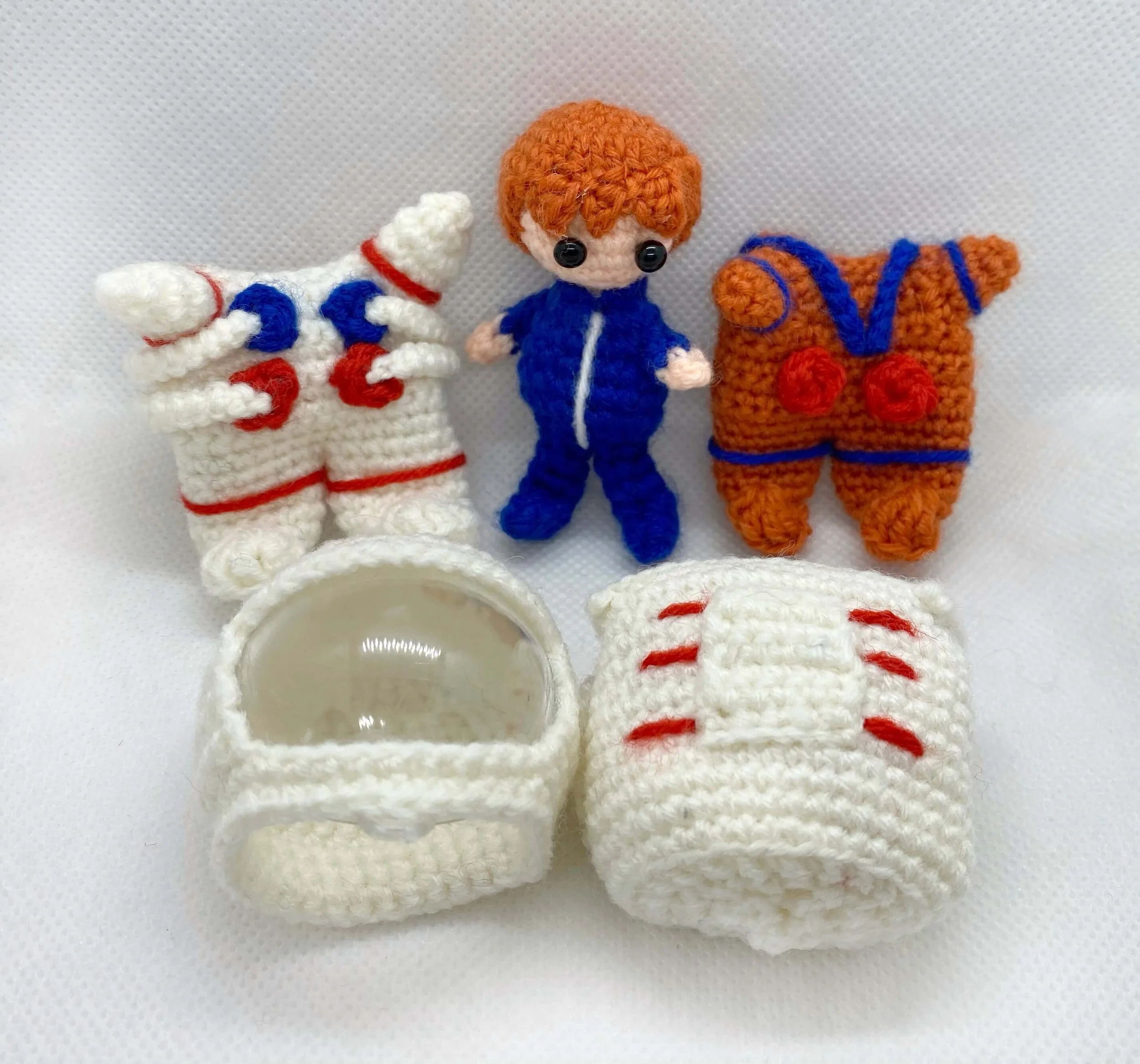 crochet parts of astronaut.jpg