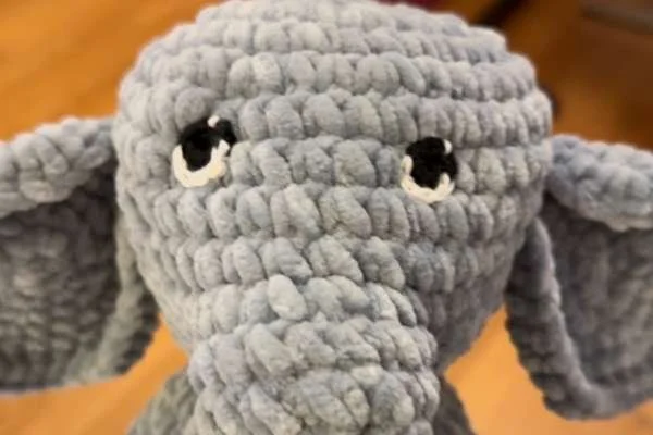 crochet elephant amigurumi eyes