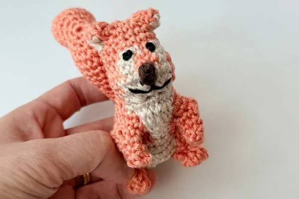 how to crochet squirrel amigurumi