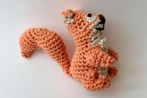 crochet easy squirrel curved tail