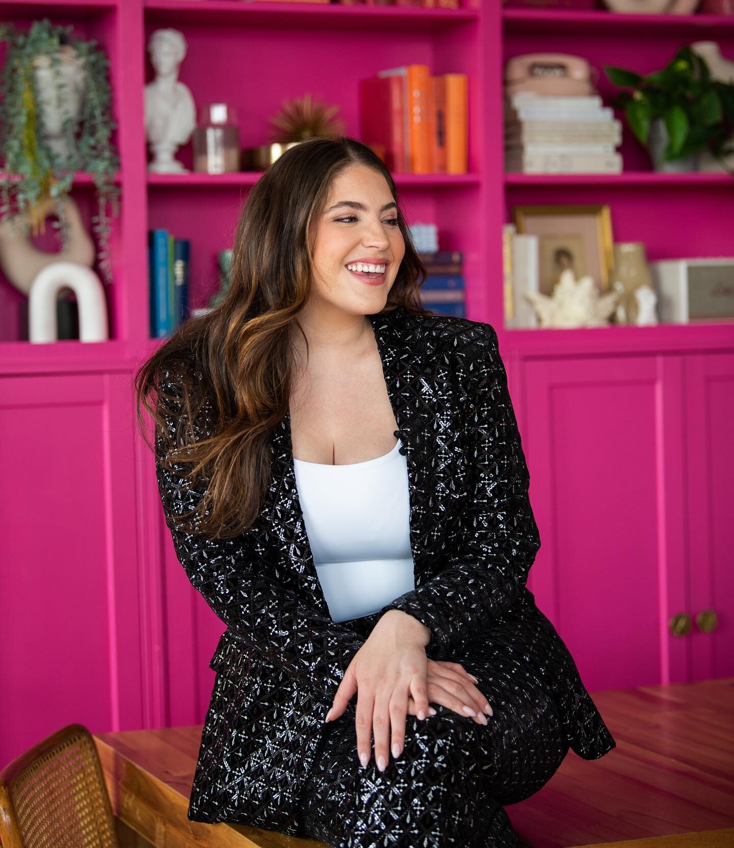 AND surprise&hellip; 

I am launching my very first ebook called Let&rsquo;s Talk Resumes.

Not too long ago, I found myself reading through DMs on IG &amp; LinkedIn from people asking me for career advice. 

In recent years, I have not had the time 