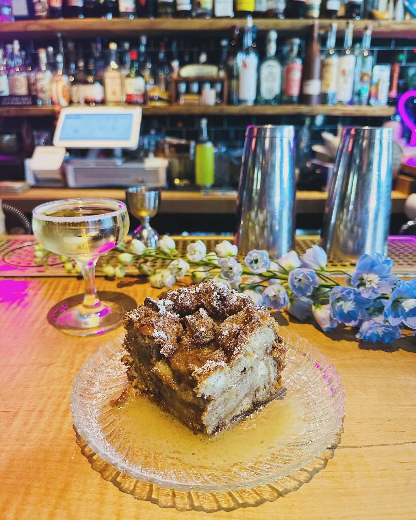 NEW dessert alert ✨ Spiked Bread Pudding | cinnamon bread pudding with bourbon butter scotch sauce 🤤

It&rsquo;s one to write home around ✍️

We&rsquo;re here with delicious food to 10pm and cockies &lsquo;til 🥂🌭
Stop on by!

#RawOysters #HotDogso
