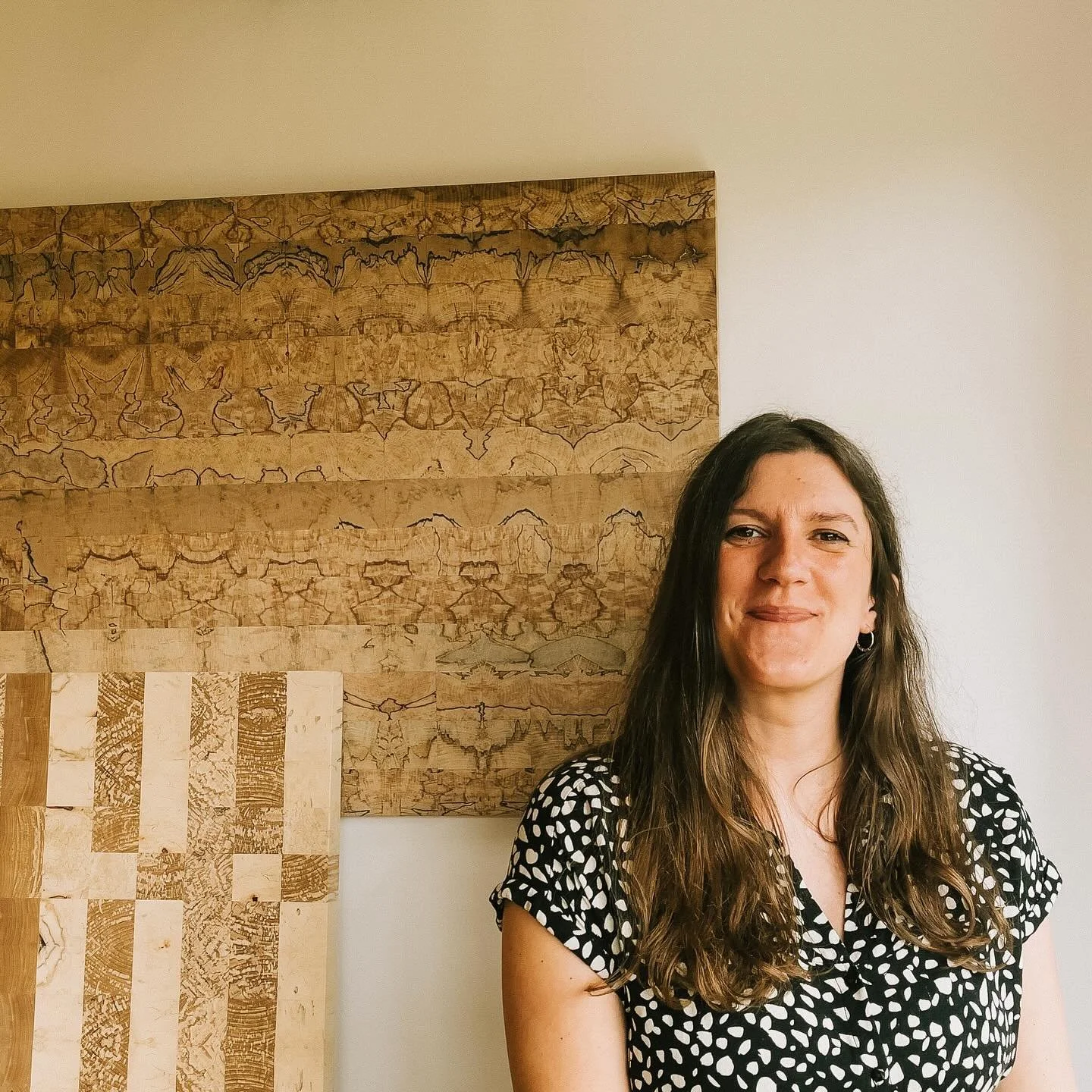 Thanks to the lovely @facetimphotos for my artists portrait. It was such a fun photoshoot!

I wanted a combination of photos with my work and with my daughter, so I booked one of Tim&rsquo;s remote photoshoots. My phone strapped to a can of baked bea