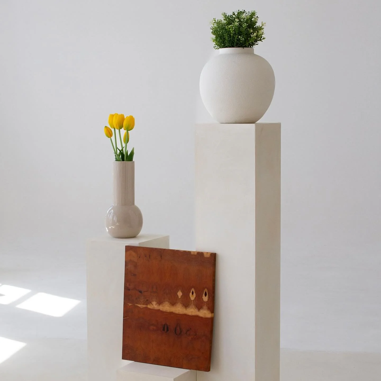 My smallest piece, at 18cm x 25cm, made from beautiful yew. With flowers. 

Enjoy.

#woodartist
#woodenart
#craftsmanship
#britishcraft
#contemporarycraft
#woodcraft 
#artforinteriors
#visualart
#spaltedbeech
#yew