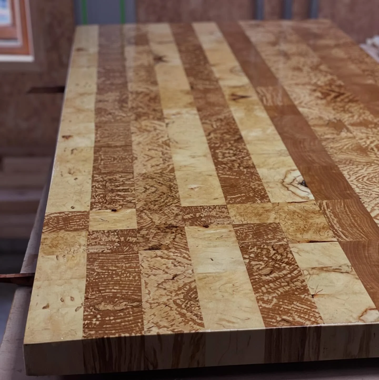 Second coat of finish on piece No.4, ready for collection by its new owner next week. 

Horse chestnut and spalted beech.

#woodenart #artforinteriors #wallhanging