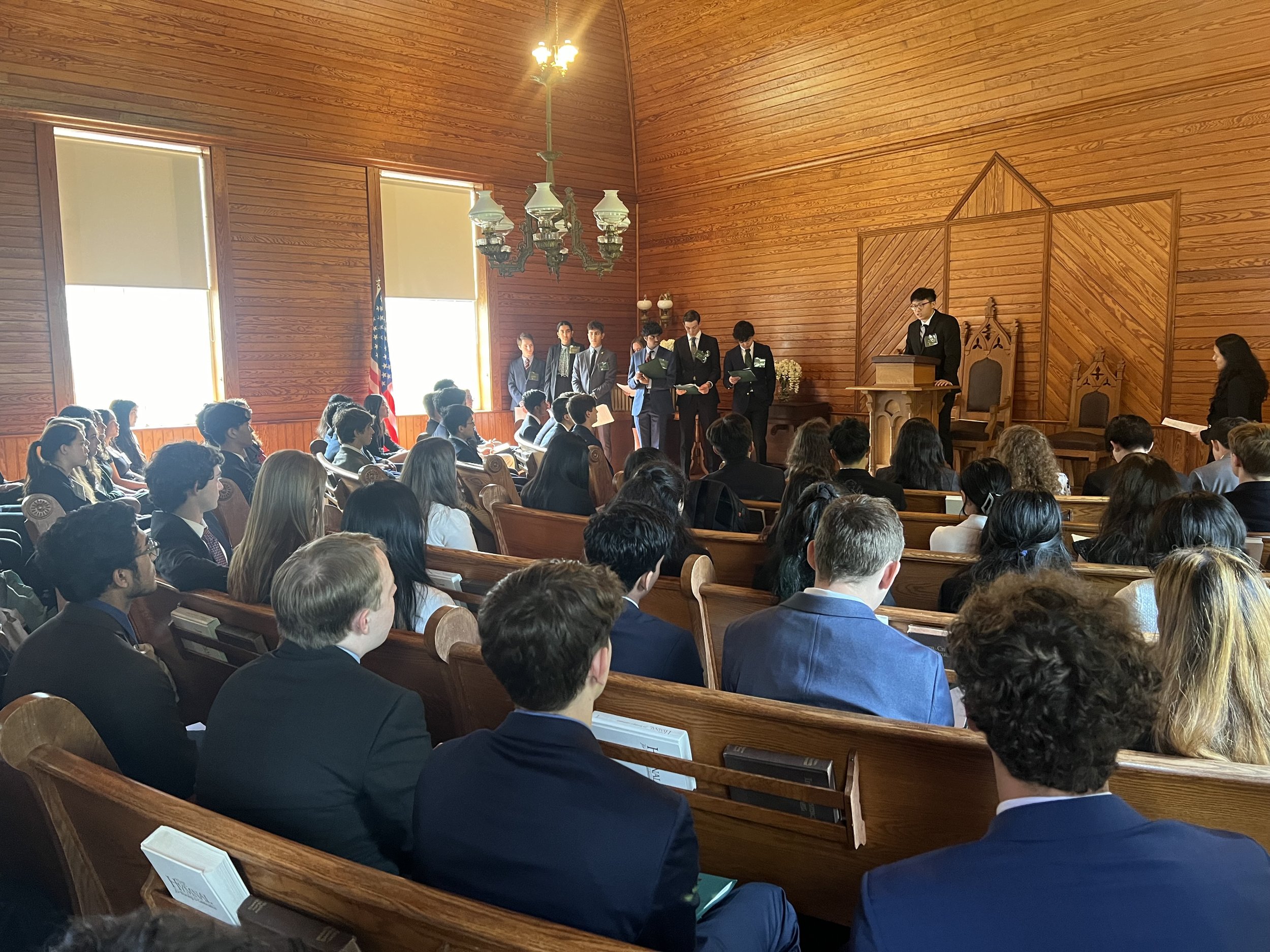 Senators declaim Coolidge speeches in the Union Christian Church