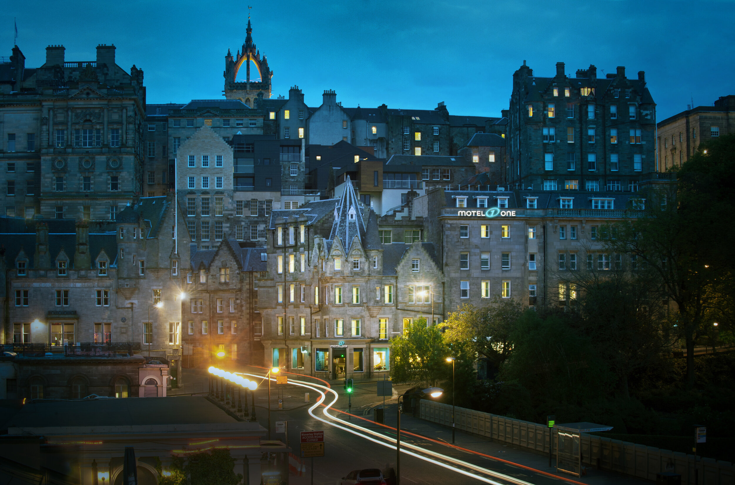 MO Edinburgh-Royal_facade_night.jpg