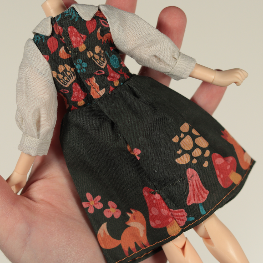 Beth Ramsden - Blythe Doll YouTube Artist, Crafter, Seamstress. Selling  custom handmade doll sized sewing patterns, clothes sets, accessories as  well as other crafts and artwork. Available for commissions and custom  requests.