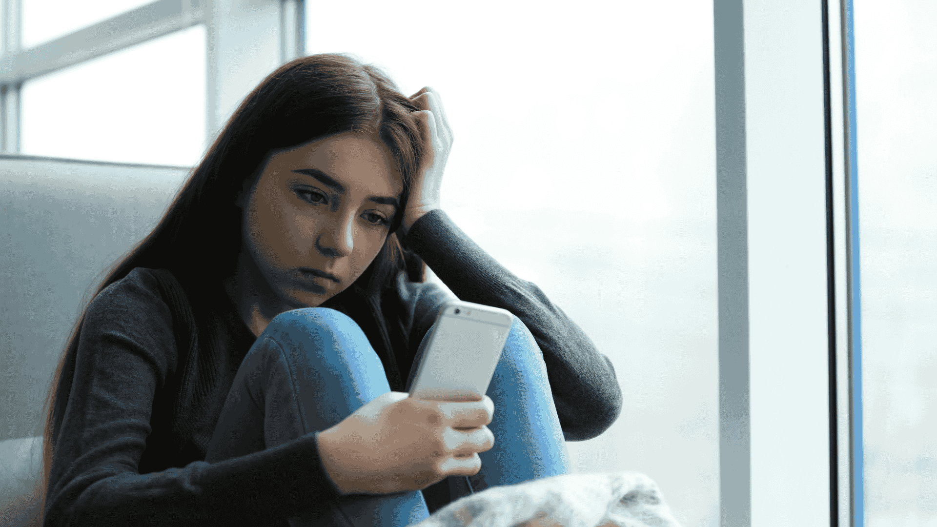 Online and Under Pressure: Teen Anxiety, Body Image and Self-Esteem