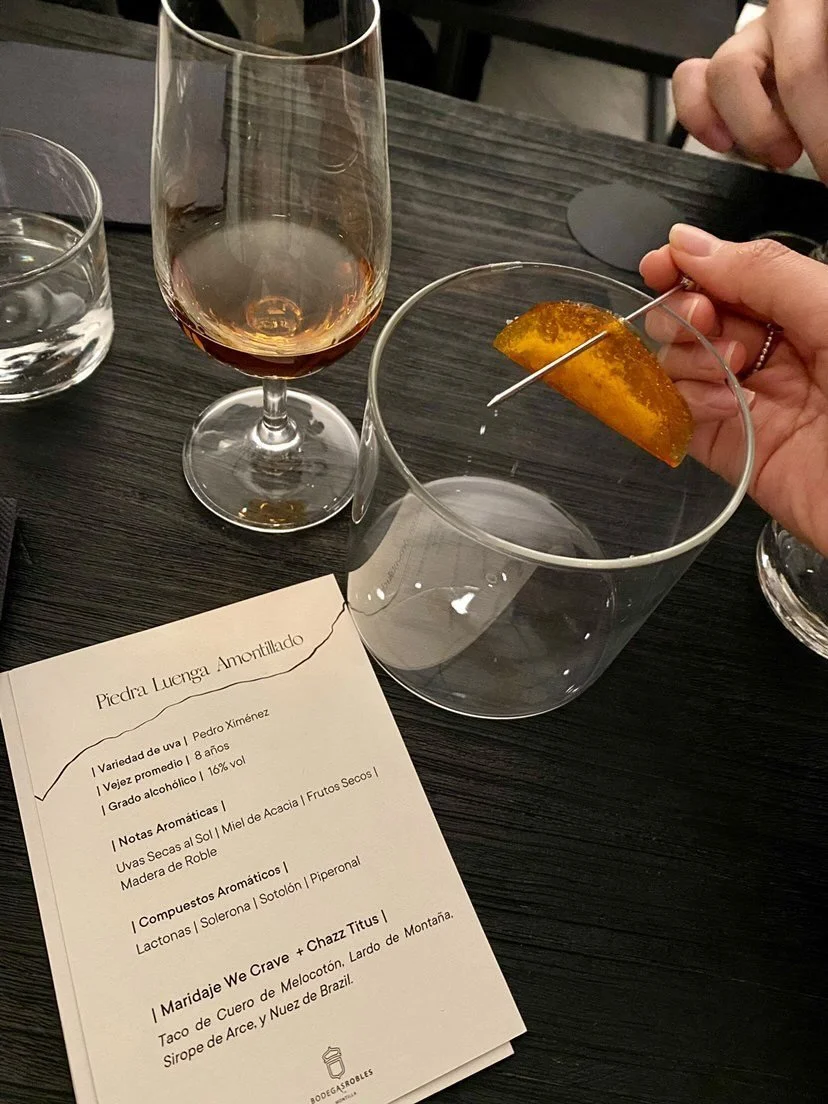 Piedra Luenga Amontillado · Taco de Cuero de Melocotón, Lardo de Montaña, Sirope de Arce, y Nuez de Brazil