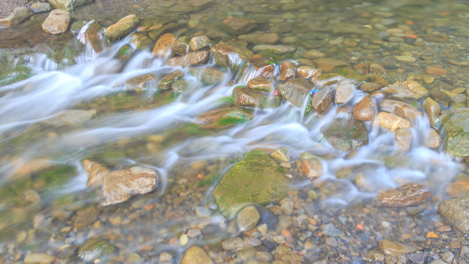 💧 WATER ELEMENT: FLOW AND RESTORE - This guided meditation takes you to a peaceful winter lakeside, where you’ll soften your breath, release tension, and replenish your reserves. Through gentle connection with the kidney and bladder meridians - the 