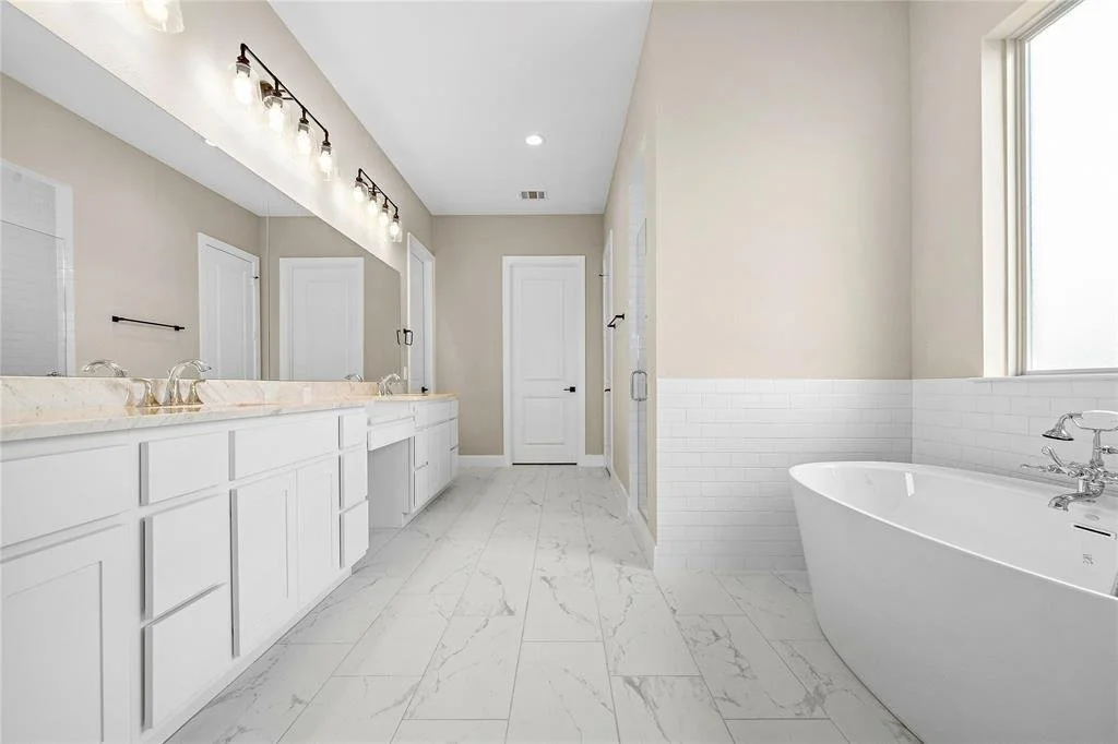 Master Bathroom -3.jpeg