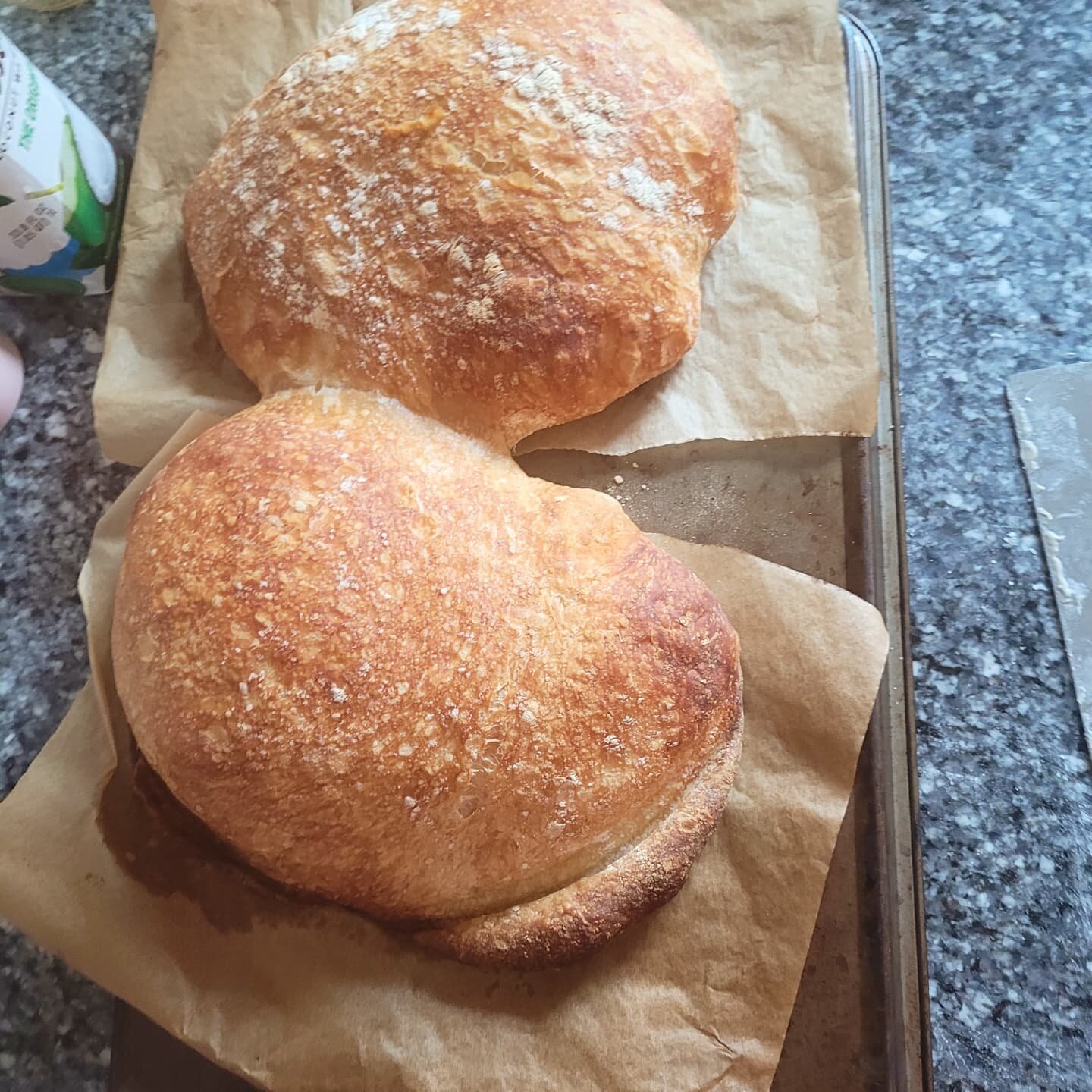Bread making doesn't always go to plan, but we're always striving to learn! This is the best ciabata recipe I've come across so far, so thank you @brian_lagerstrom
.
.
.
#bread #ciabatta #homecooking #instabread #yeast #baking #breadmaking #instafood