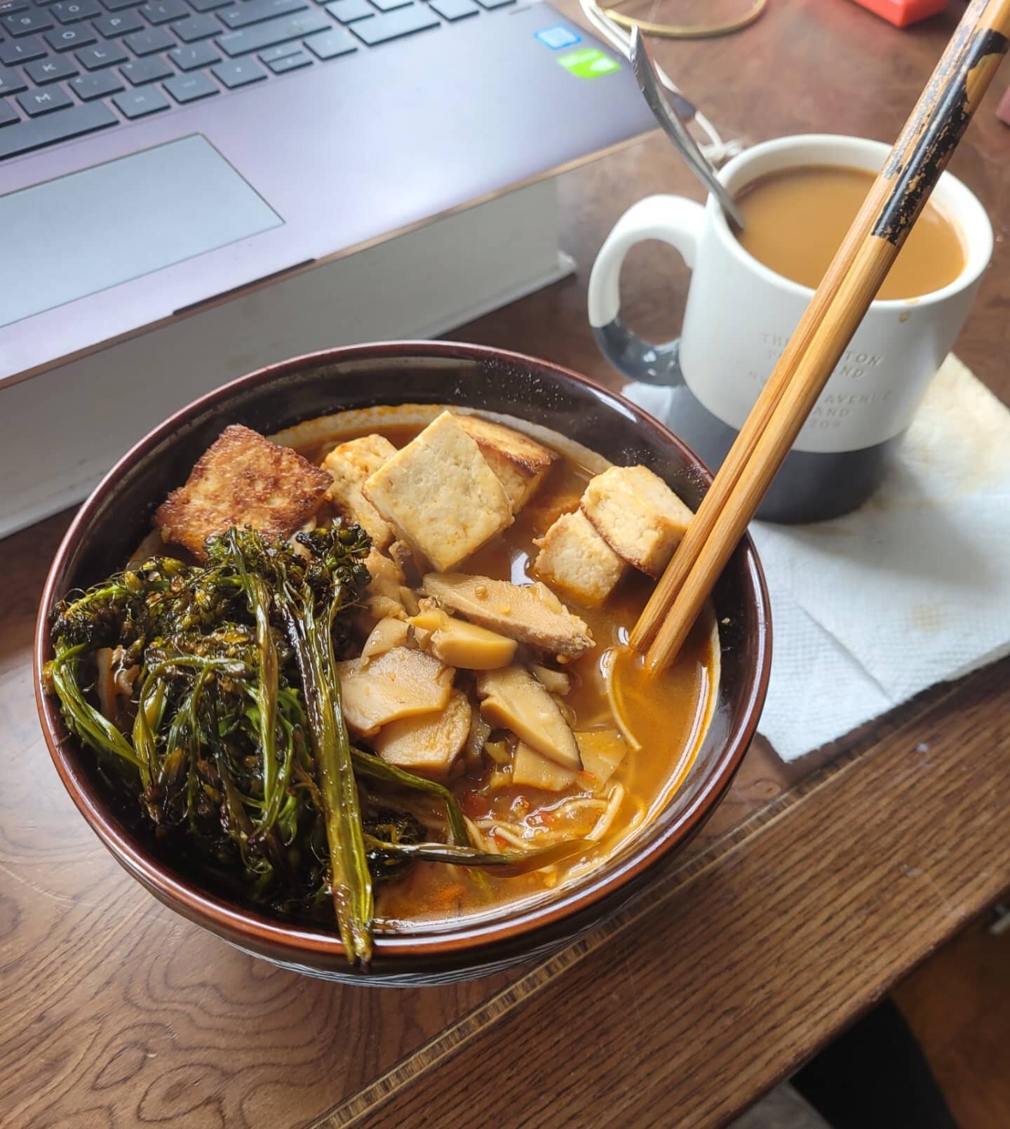 Nothing's better than making a big dinner and having leftovers for breakfast! This goes double when you make an AWESOME meal like our Dumpling &amp; Broccolini Spicy Noodle Soup!🥟🍜
.
Do you ever wonder if there's a better way to use those frozen du